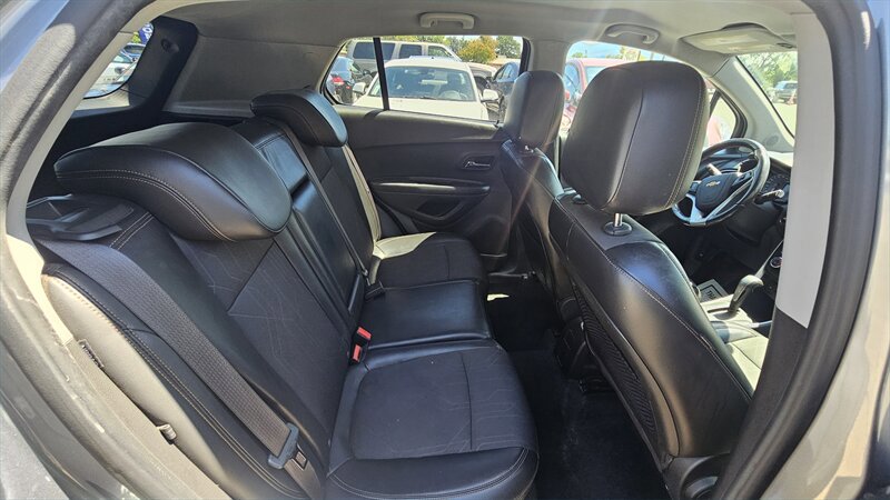 Used 2019 Chevrolet Trax LT w/ LT Convenience Package FWD image 6