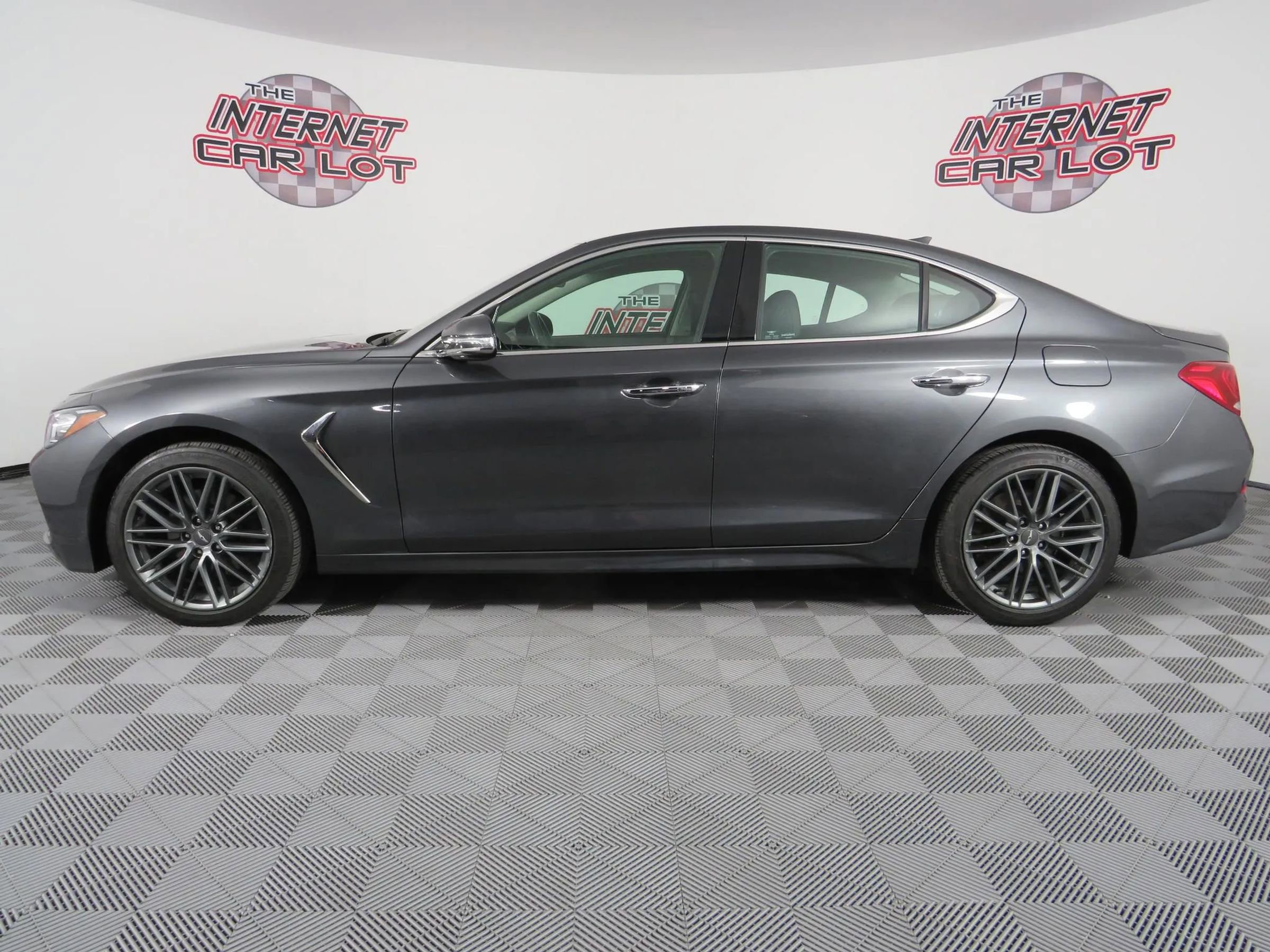 Used 2019 Genesis G70 2.0T Advanced image 4
