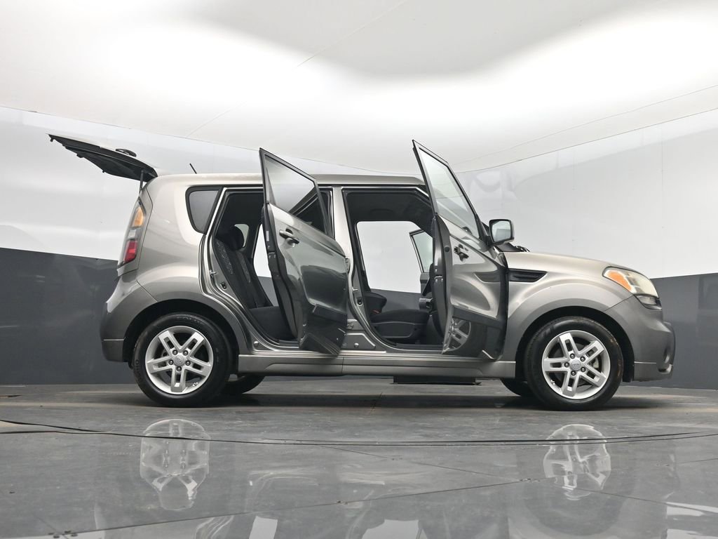 Used 2011 Kia Soul + image 7