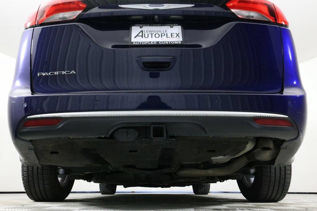 Used 2019 Chrysler Pacifica Touring-L Plus FWD image 47