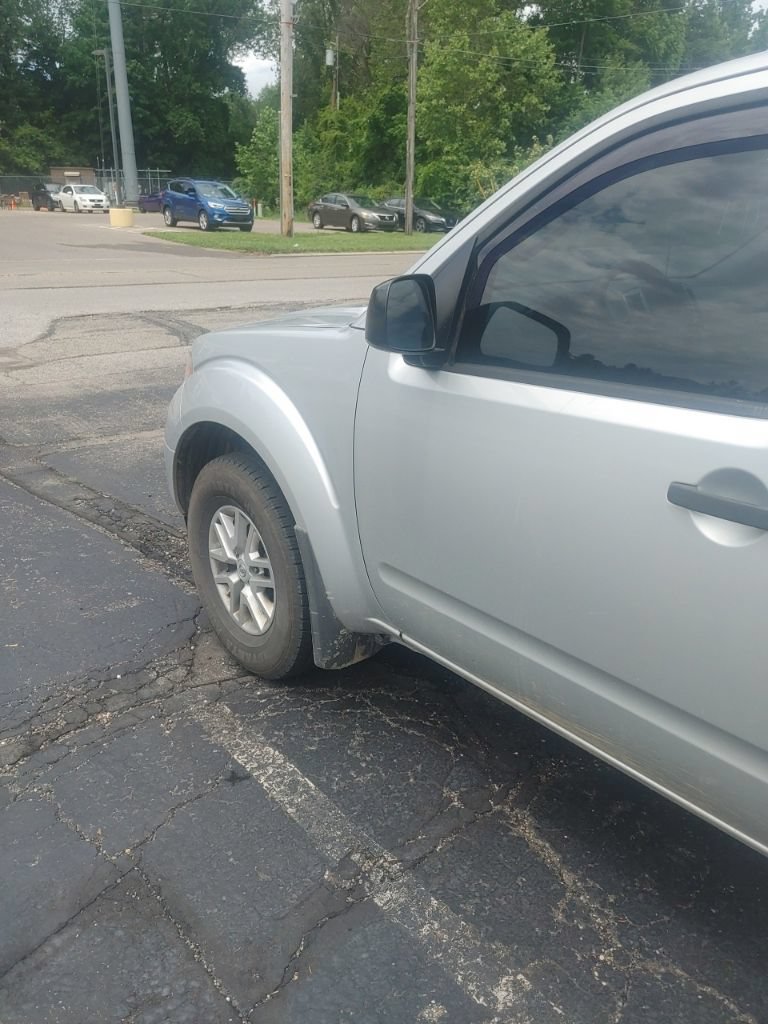 Used 2015 Nissan Frontier SV w/ SV Value Truck Package AWD/4WD image 8