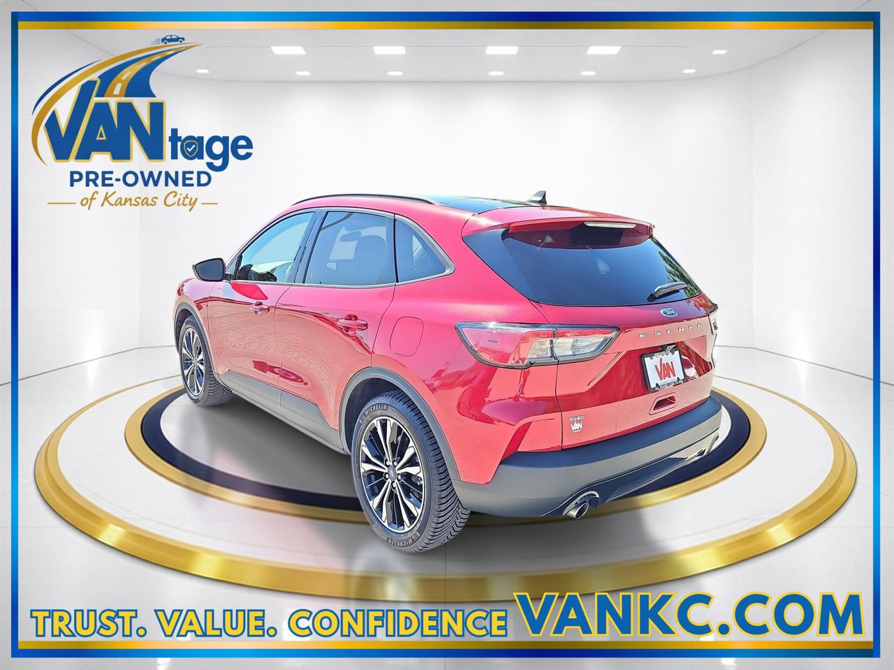 Used 2022 Ford Escape SE w/ SE Sport Appearance Package FWD image 9