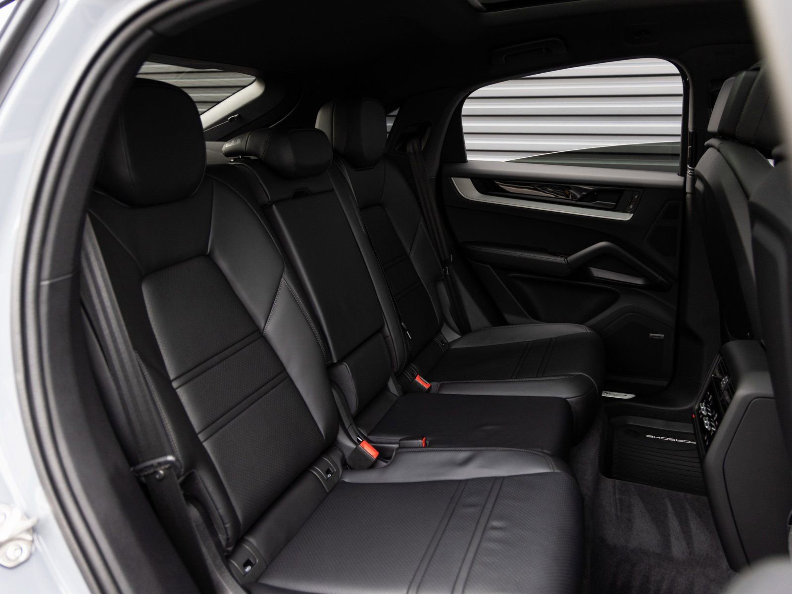 Certified 2026 Porsche Cayenne Coupe image 31