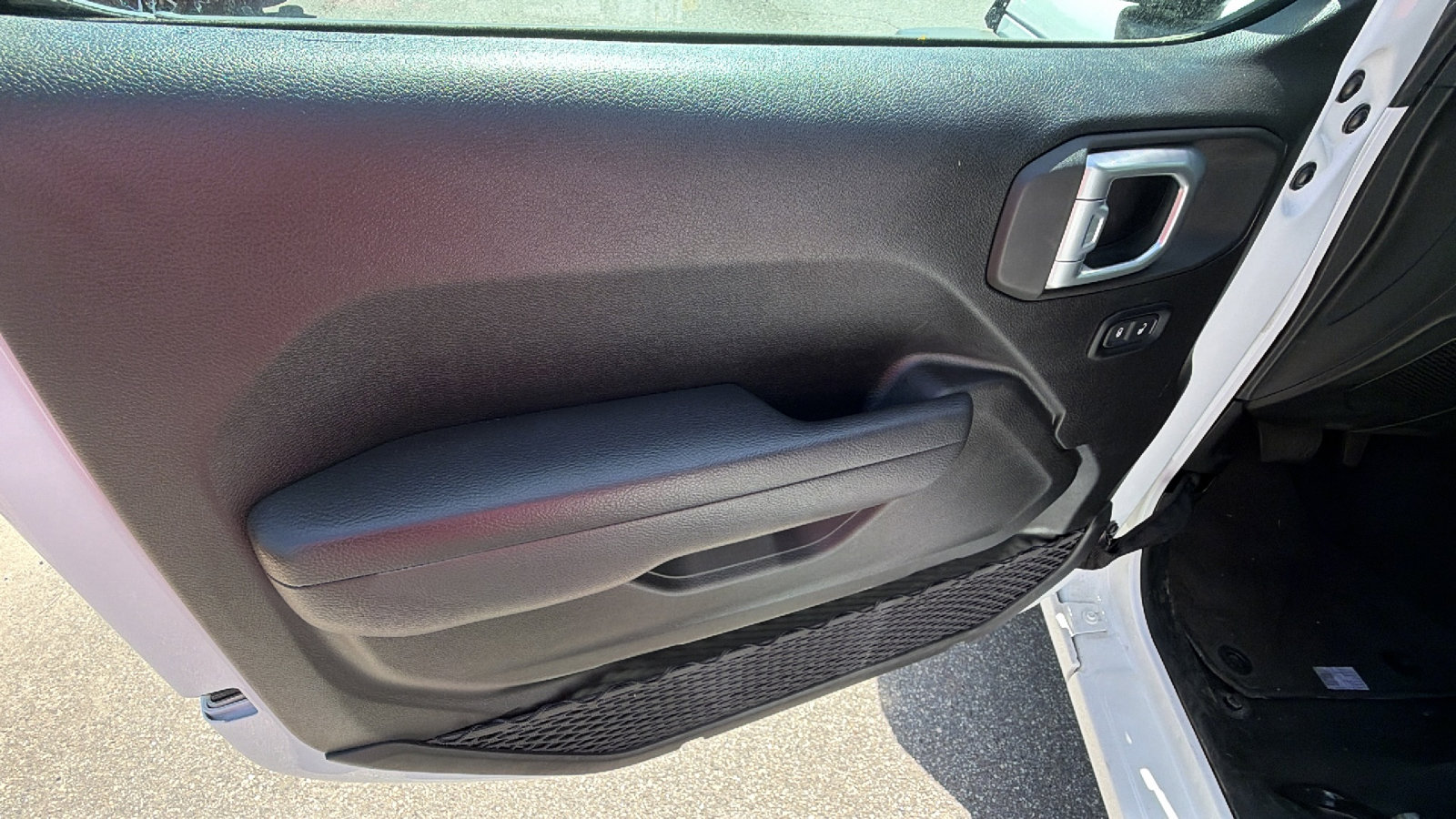 Used 2025 Jeep Wrangler Sport image 14