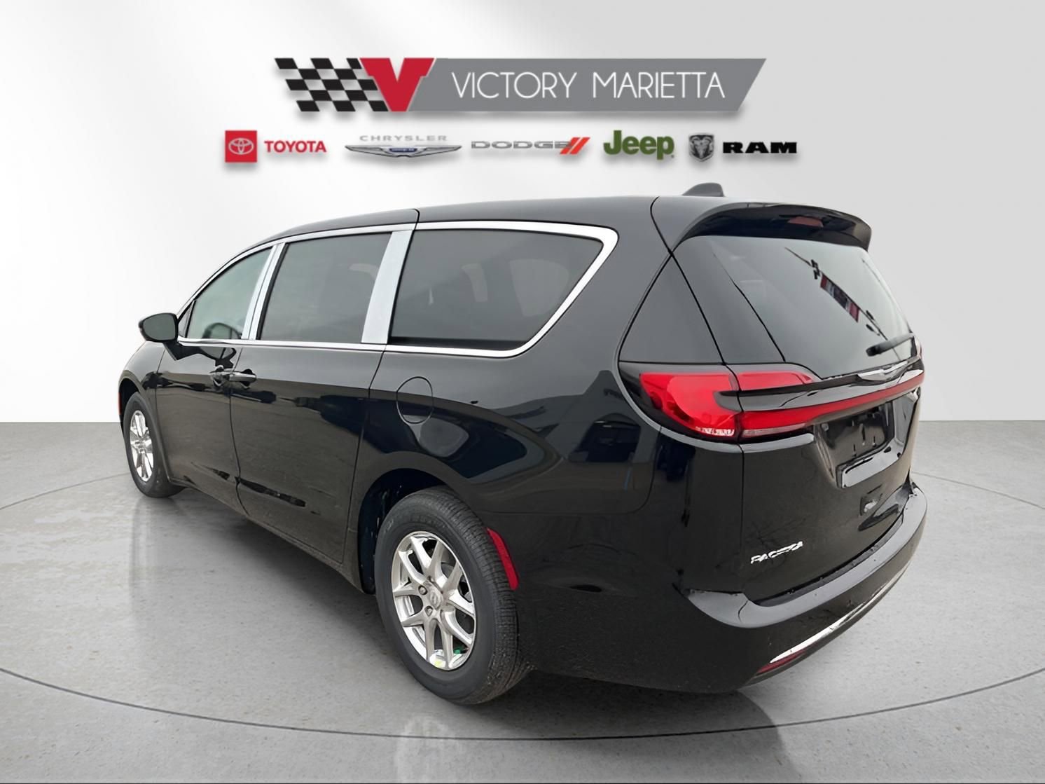 New 2026 Chrysler Pacifica Select image 2
