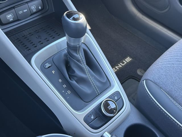 Certified 2025 Hyundai Venue Limited FWD image 32