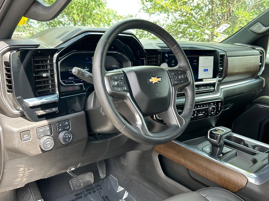 Used 2024 Chevrolet Silverado 1500 High Country w/ Technology Package AWD/4WD image 7