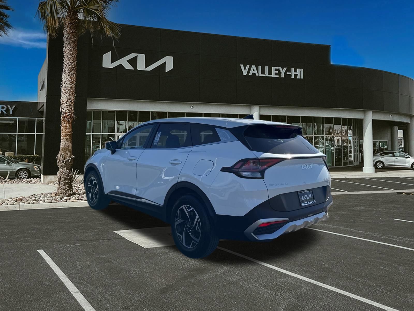 Used 2025 Kia Sportage LX image 9