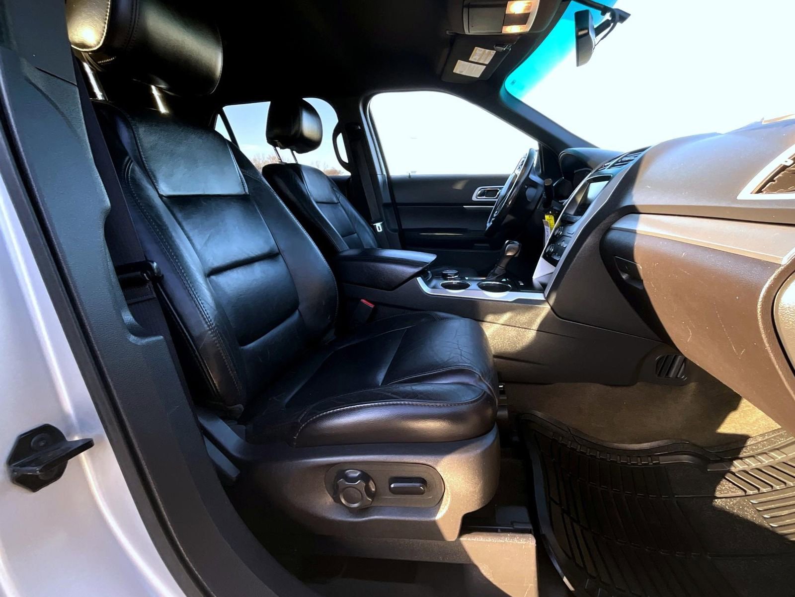 Used 2013 Ford Explorer XLT image 16