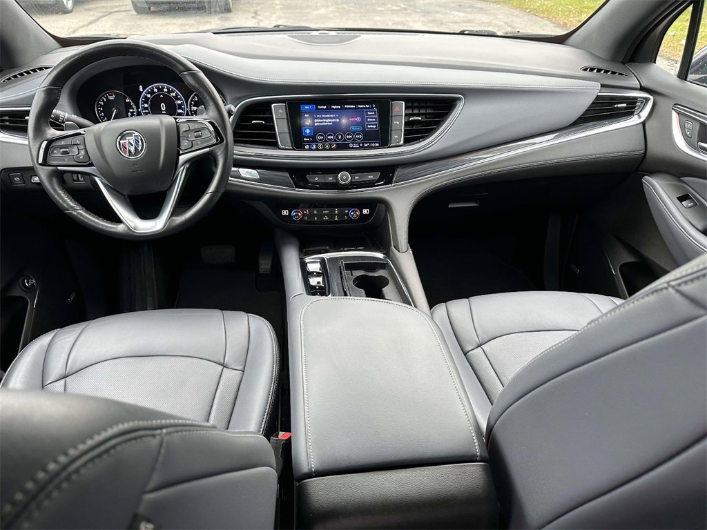 Used 2024 Buick Enclave Premium image 4