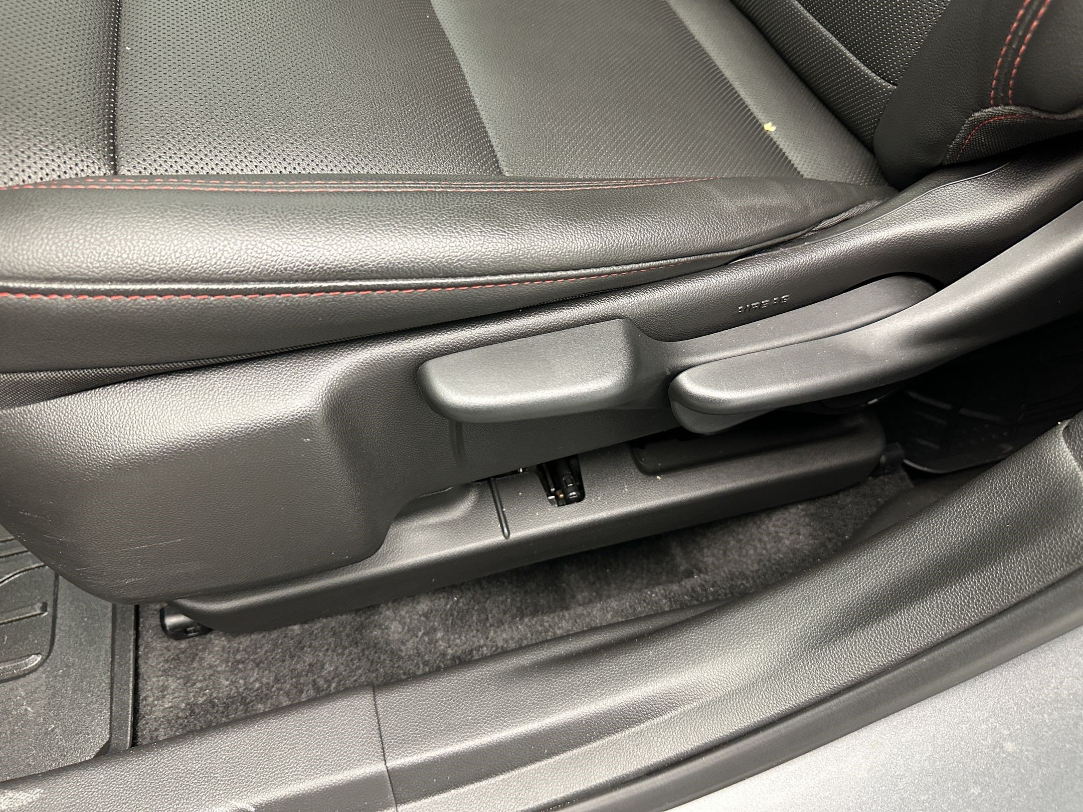 Certified 2024 Chevrolet Trax RS w/ Sunroof Package FWD image 15