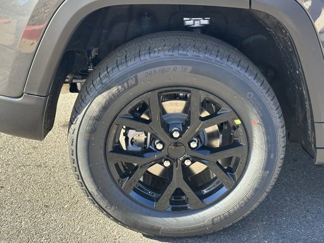 New 2025 Jeep Grand Cherokee Altitude image 10