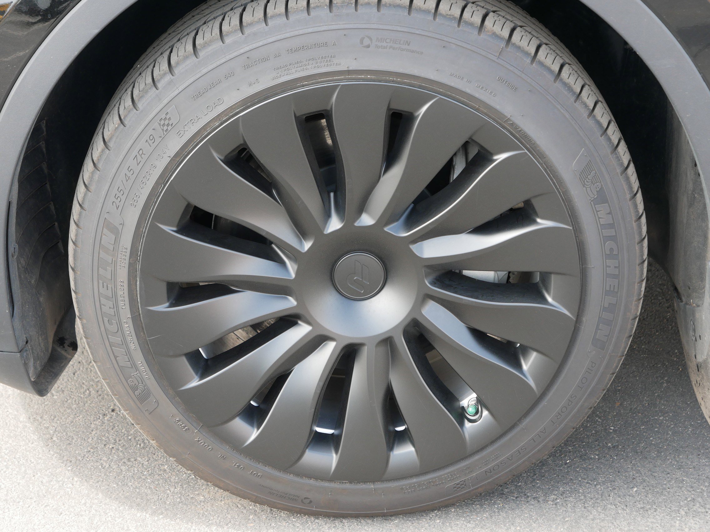 Used 2024 Tesla Model Y Long Range image 15