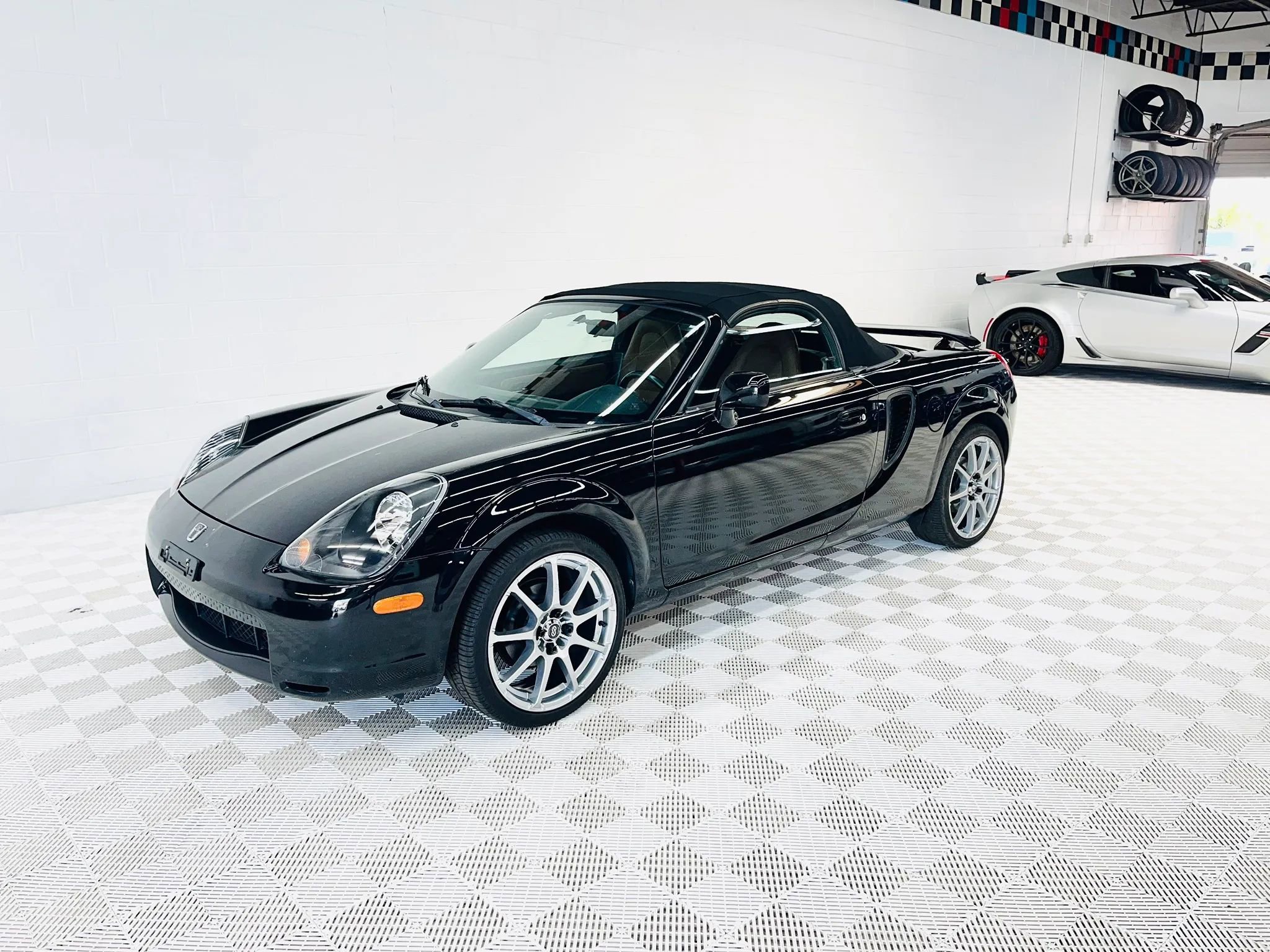 Used 2002 Toyota MR2 RWD image 2