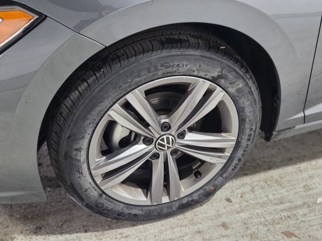 Used 2023 Volkswagen Jetta SE w/ Panoramic Sunroof Package image 16