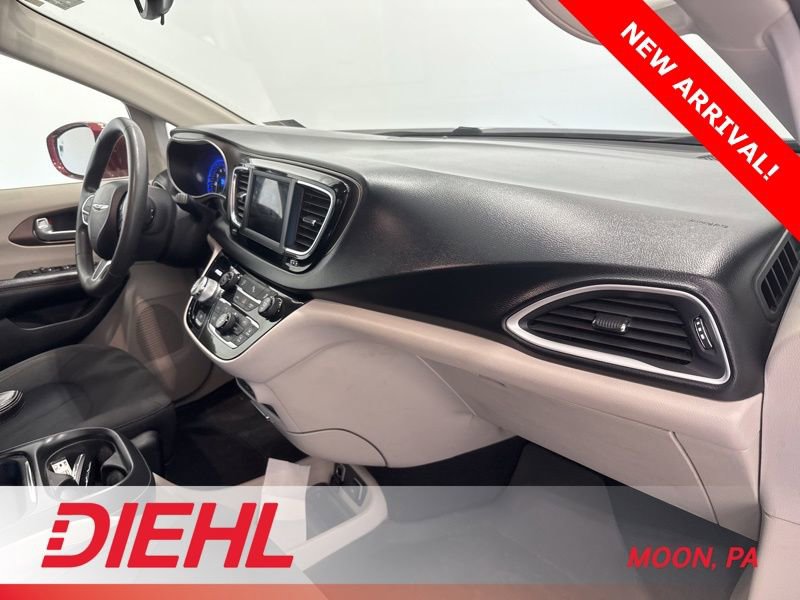 Used 2018 Chrysler Pacifica Touring Plus w/ Tire & Wheel Group image 17