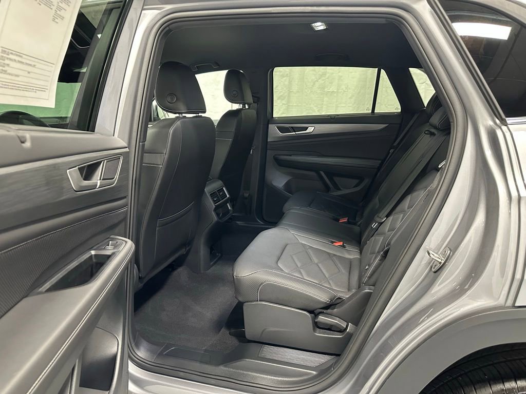 Used 2025 Volkswagen Atlas Cross Sport SE image 42