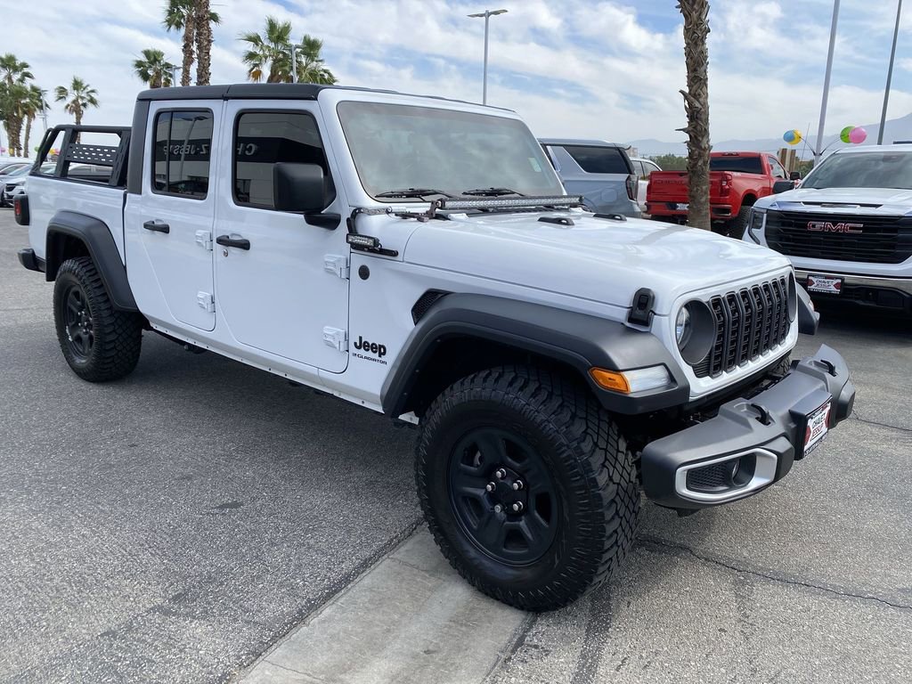Used 2024 Jeep Gladiator Sport image 39