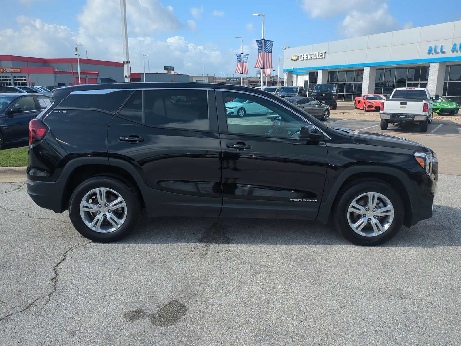 Used 2024 GMC Terrain SLE AWD/4WD image 9