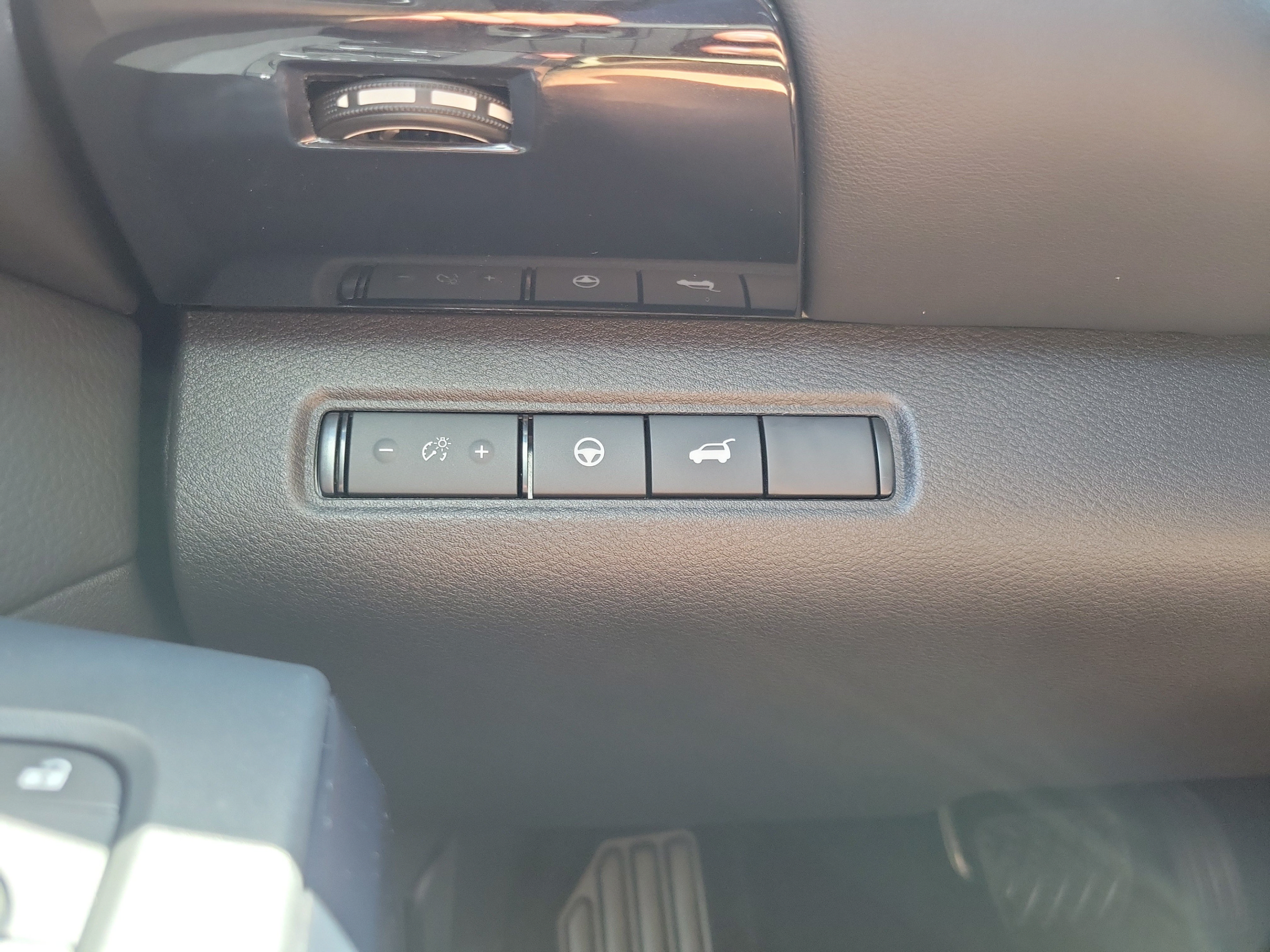 New 2026 Nissan Pathfinder SV w/ Cargo Package FWD image 19