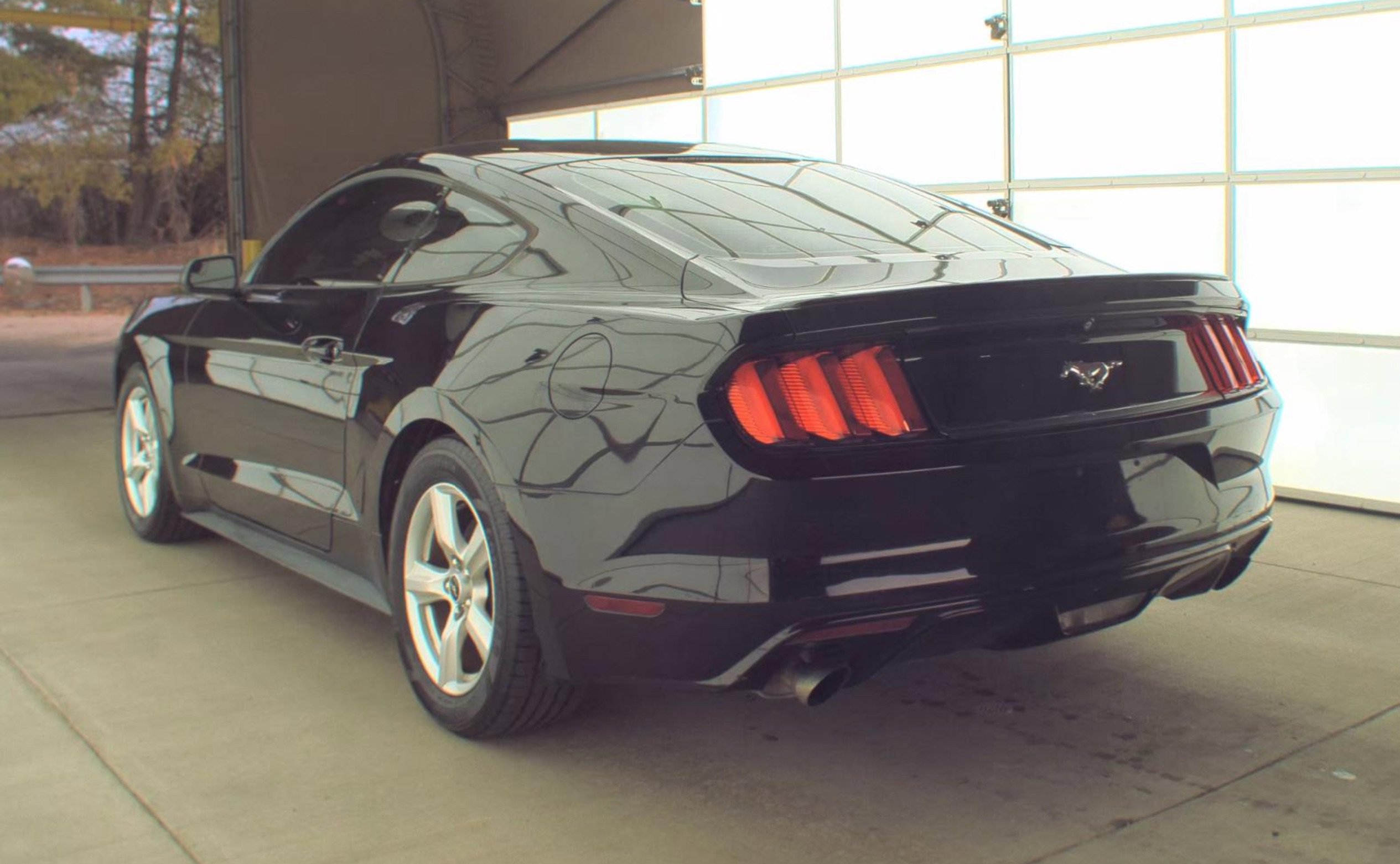 Used 2015 Ford Mustang Coupe image 5