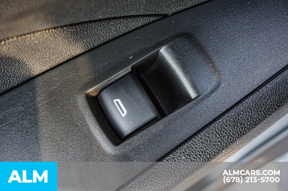 Used 2025 Chevrolet Trax LT FWD image 46