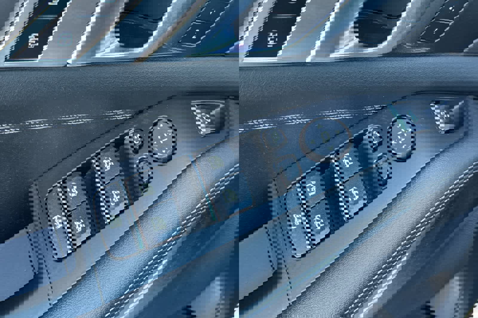 Used 2023 BMW X5 xDrive40i w/ Premium Package image 13