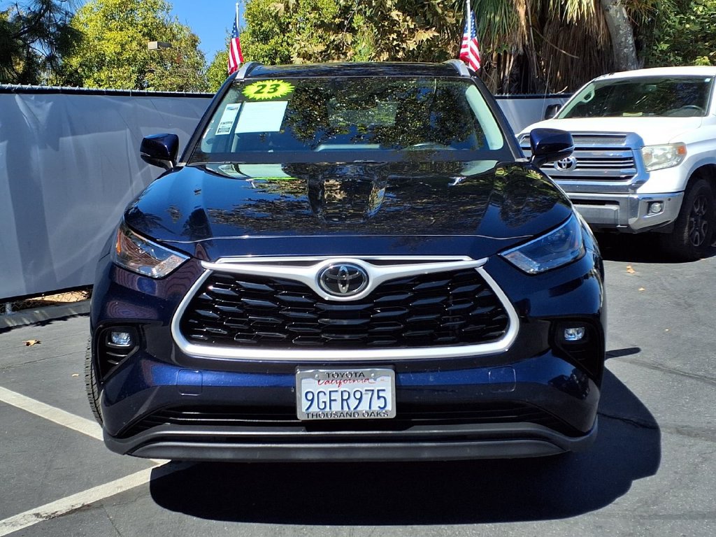 Certified 2023 Toyota Highlander XLE AWD/4WD image 2