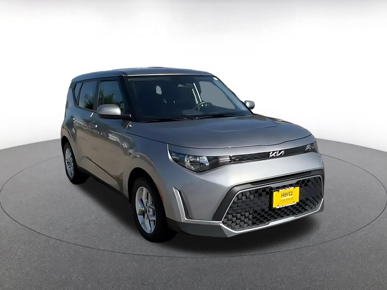 Used 2025 Kia Soul LX w/ LX Technology Package FWD image 3