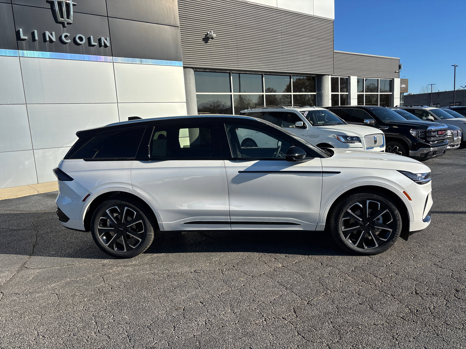 New 2026 Lincoln Nautilus Reserve image 8