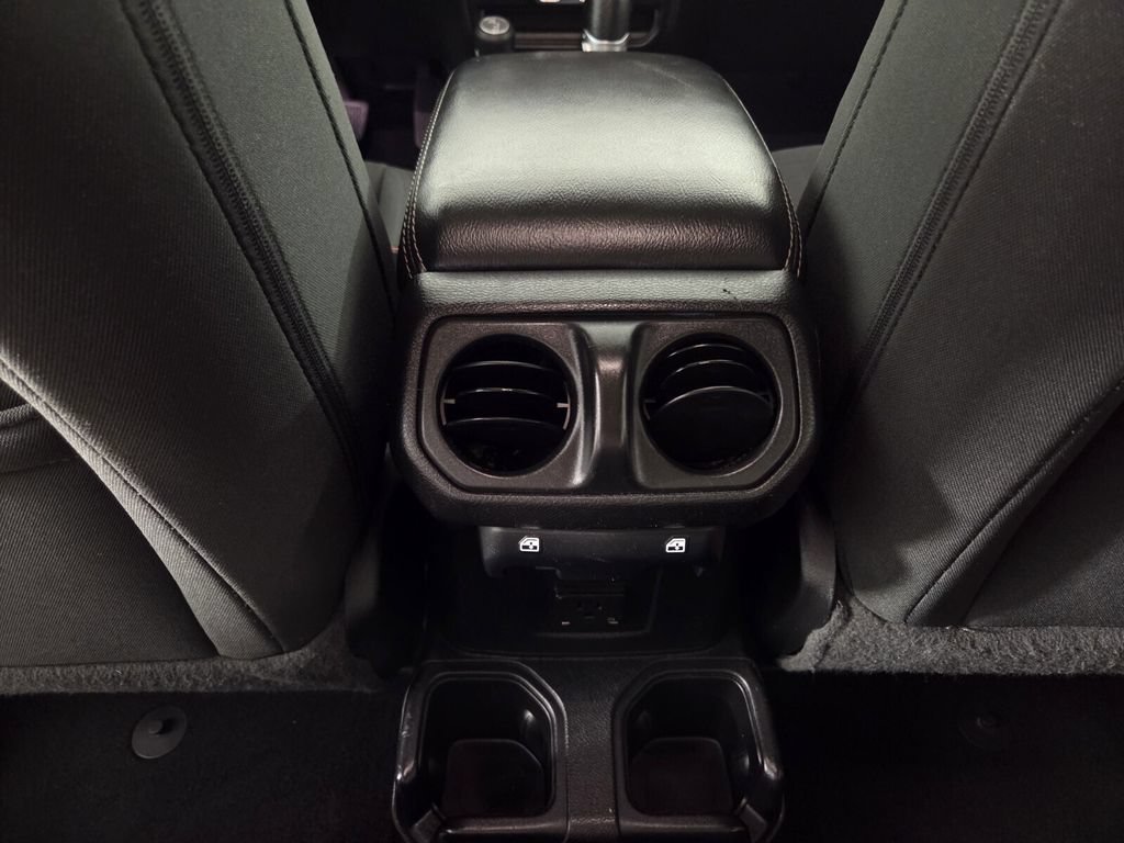 Used 2021 Jeep Wrangler Unlimited Sahara AWD/4WD image 25