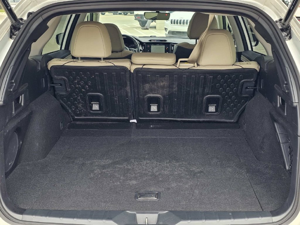 Used 2025 Subaru Outback Limited AWD/4WD image 14