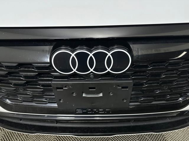 Used 2024 Audi Q8 e-tron Premium Plus w/ Premium Plus Package image 9
