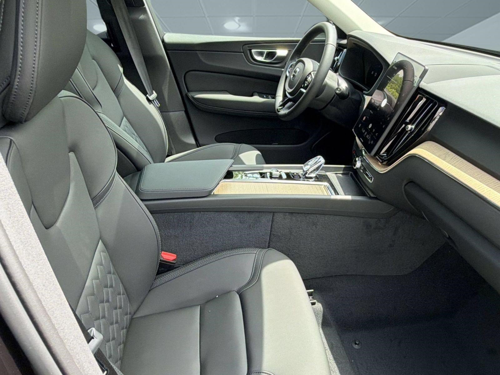 New 2026 Volvo XC60 B5 Plus AWD/4WD image 26