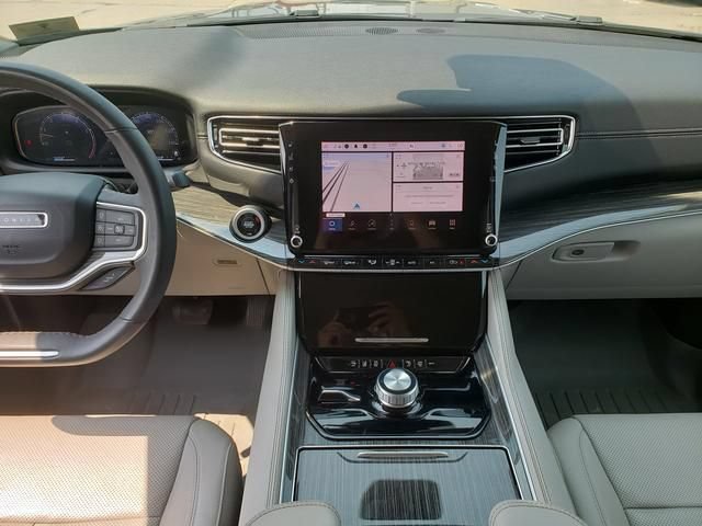 Used 2022 Jeep Wagoneer Series II AWD/4WD image 17