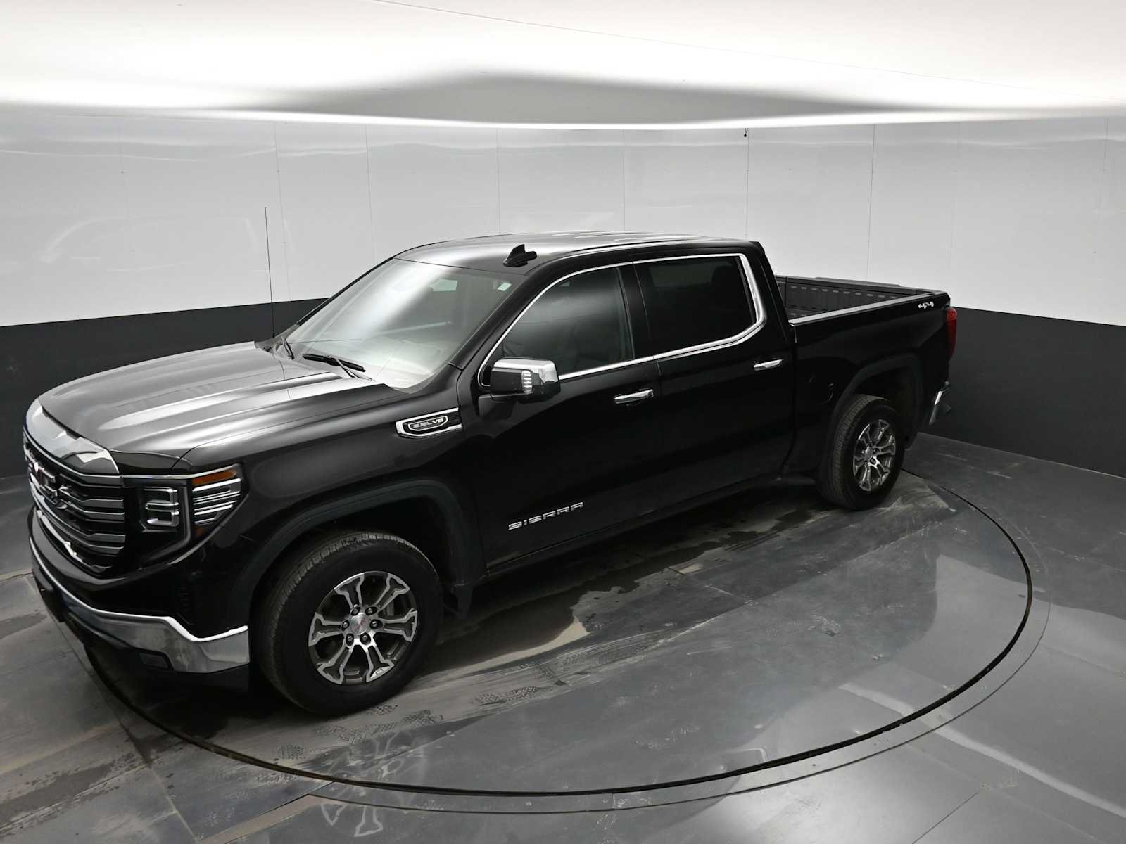 Used 2025 GMC Sierra 1500 SLT AWD/4WD image 27