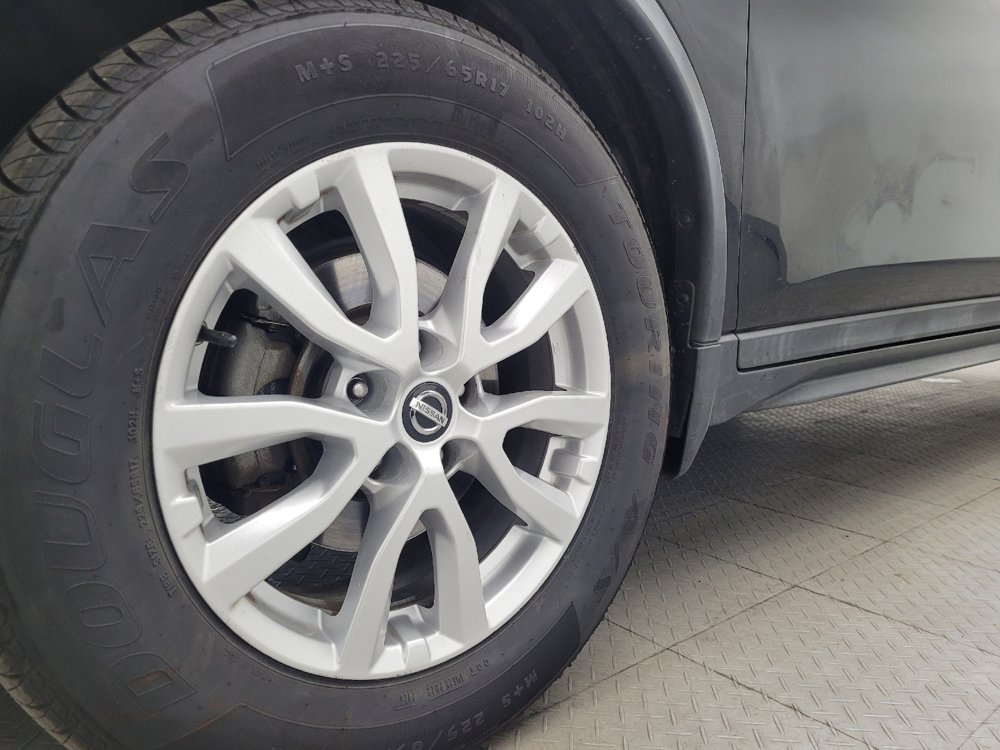 Used 2017 Nissan Rogue SV image 31