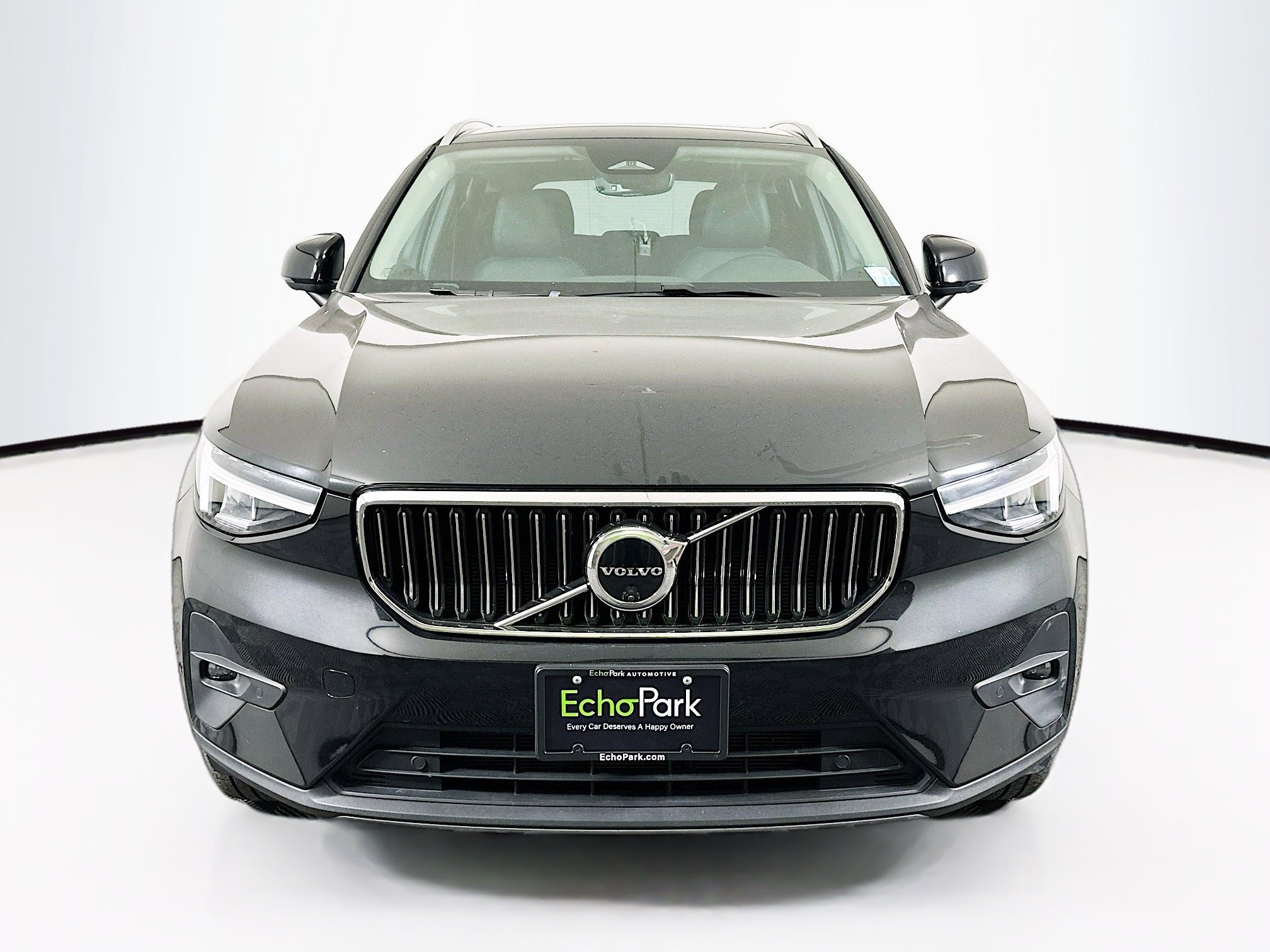 Used 2025 Volvo XC40 B5 Plus AWD/4WD image 2