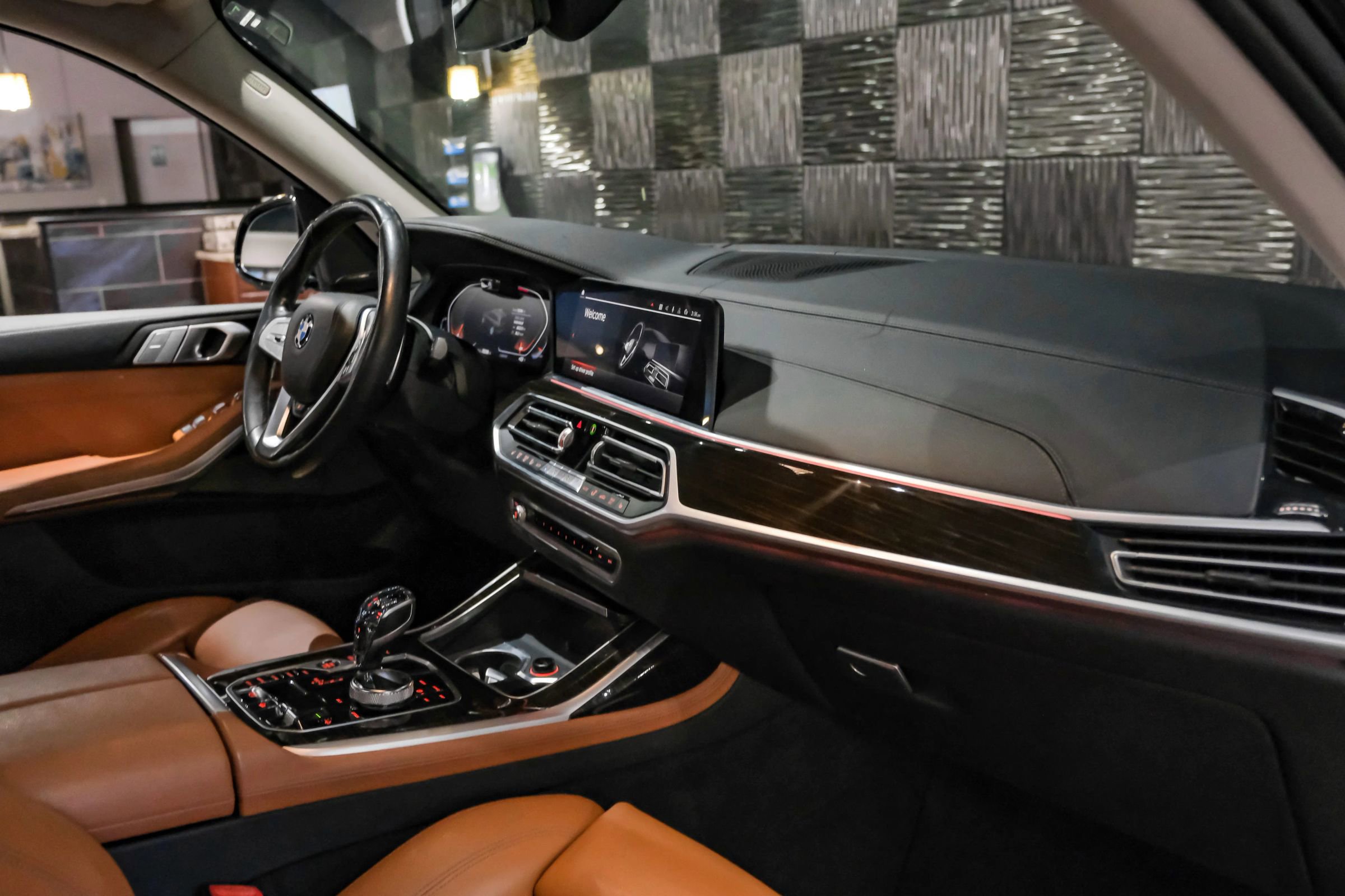 Used 2019 BMW X7 xDrive50i w/ Premium Package image 11