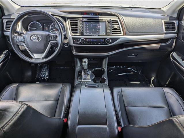 Used 2019 Toyota Highlander XLE FWD image 19