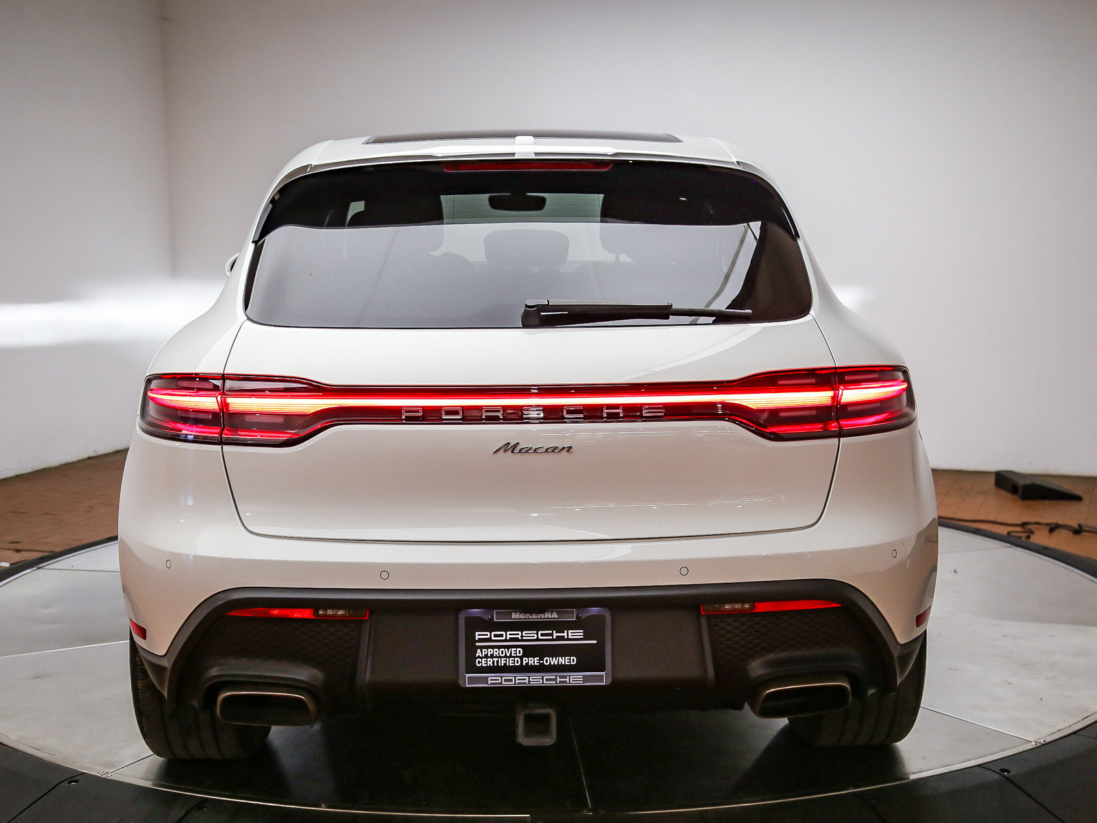 Certified 2024 Porsche Macan AWD/4WD image 7