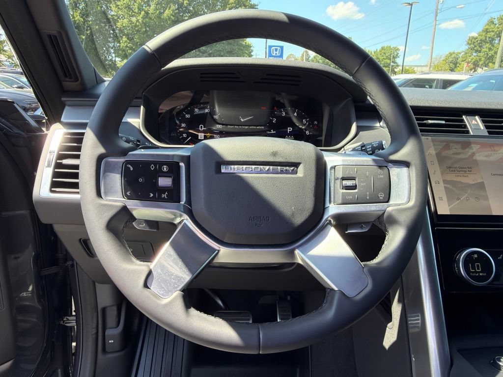 Used 2025 Land Rover Discovery Dynamic SE AWD/4WD image 15