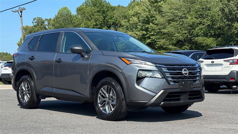 Used 2024 Nissan Rogue S AWD/4WD image 6