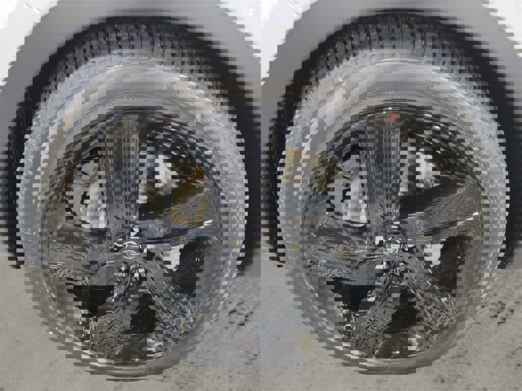 New 2025 Land Rover Discovery S image 9