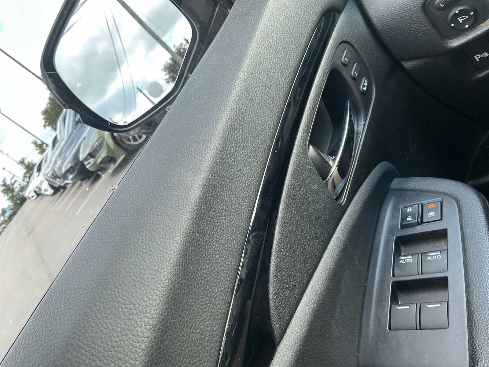 Used 2018 Honda Pilot Touring image 17