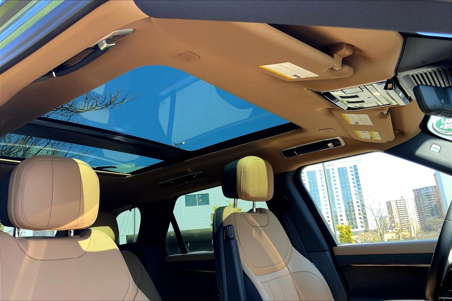 Used 2025 Land Rover Range Rover Sport Dynamic SE image 14