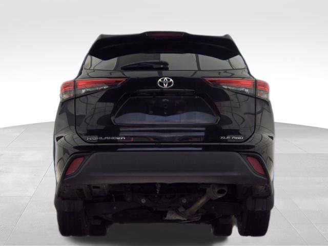 Used 2023 Toyota Highlander XLE AWD/4WD image 6