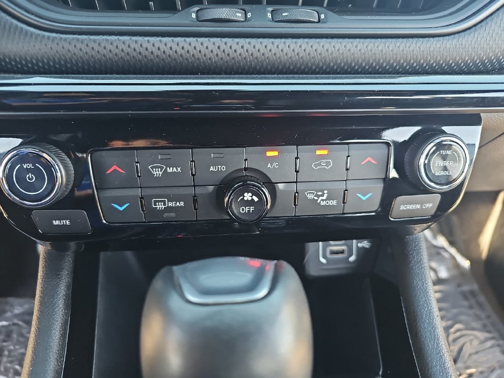 Used 2023 Jeep Compass Latitude w/ Sun and Sound Group AWD/4WD image 21