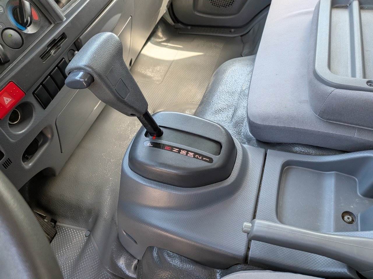 Used 2018 Isuzu NPR image 23