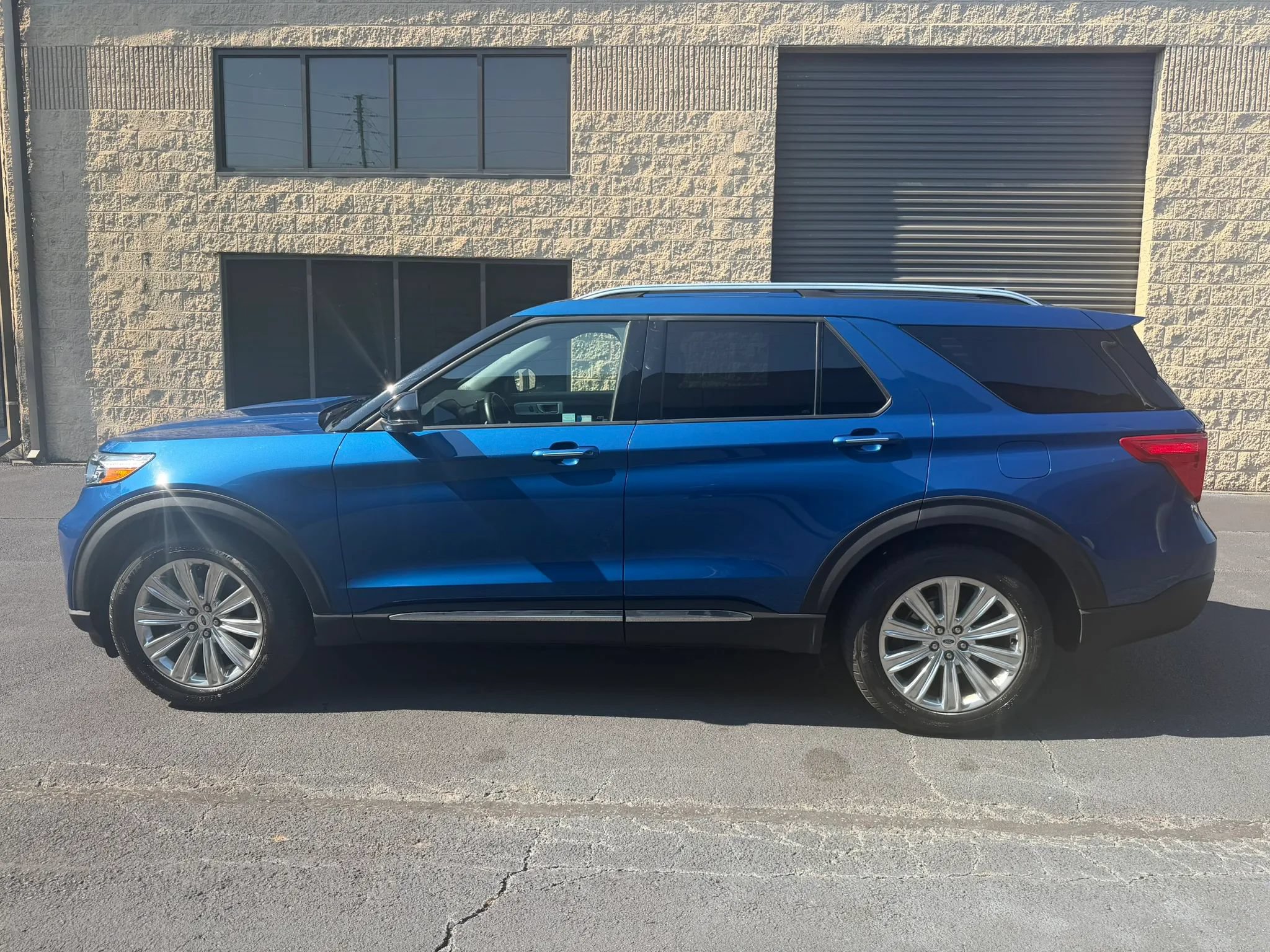 Used 2020 Ford Explorer Limited AWD/4WD image 2